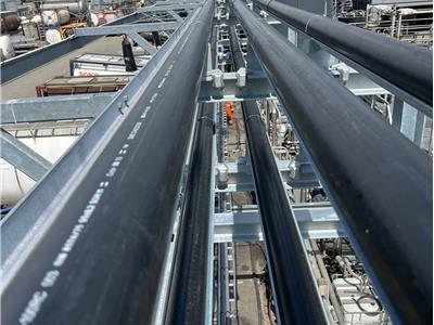 kunststof leidingen én een leidingbrug 3
