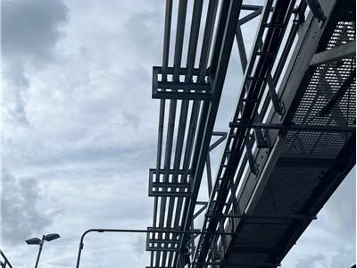 kunststof leidingen én een leidingbrug 10